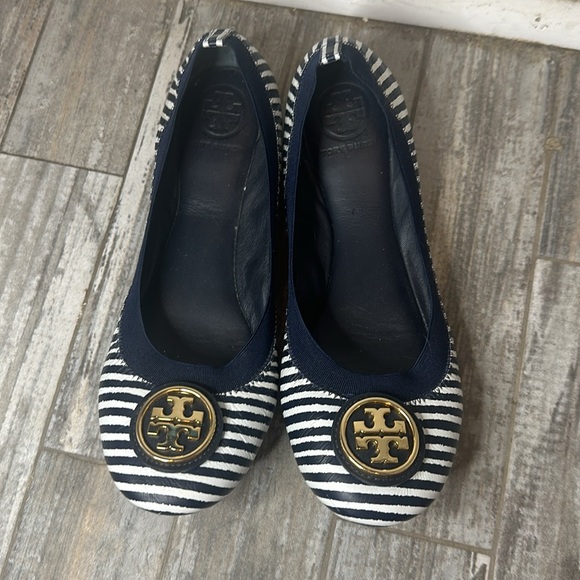 Tory Burch Striped Navy Blue and White Flats with Gold Accent Size 8.5 - Picture 2 of 5